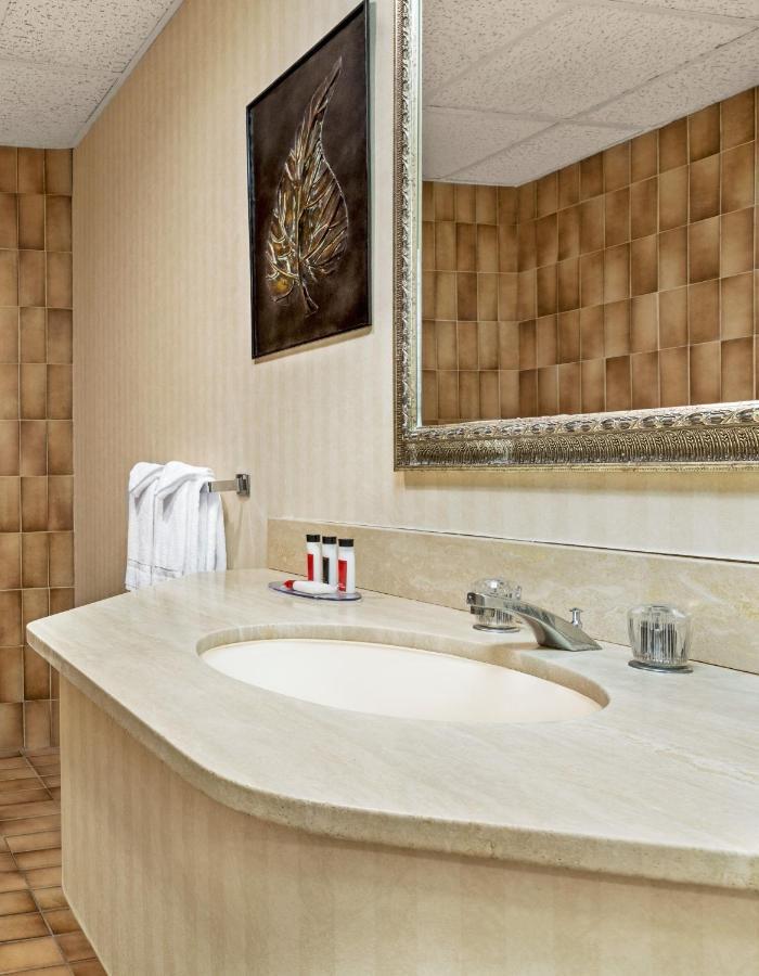 מלון Ramada By Wyndham פרדריקטון מראה חיצוני תמונה