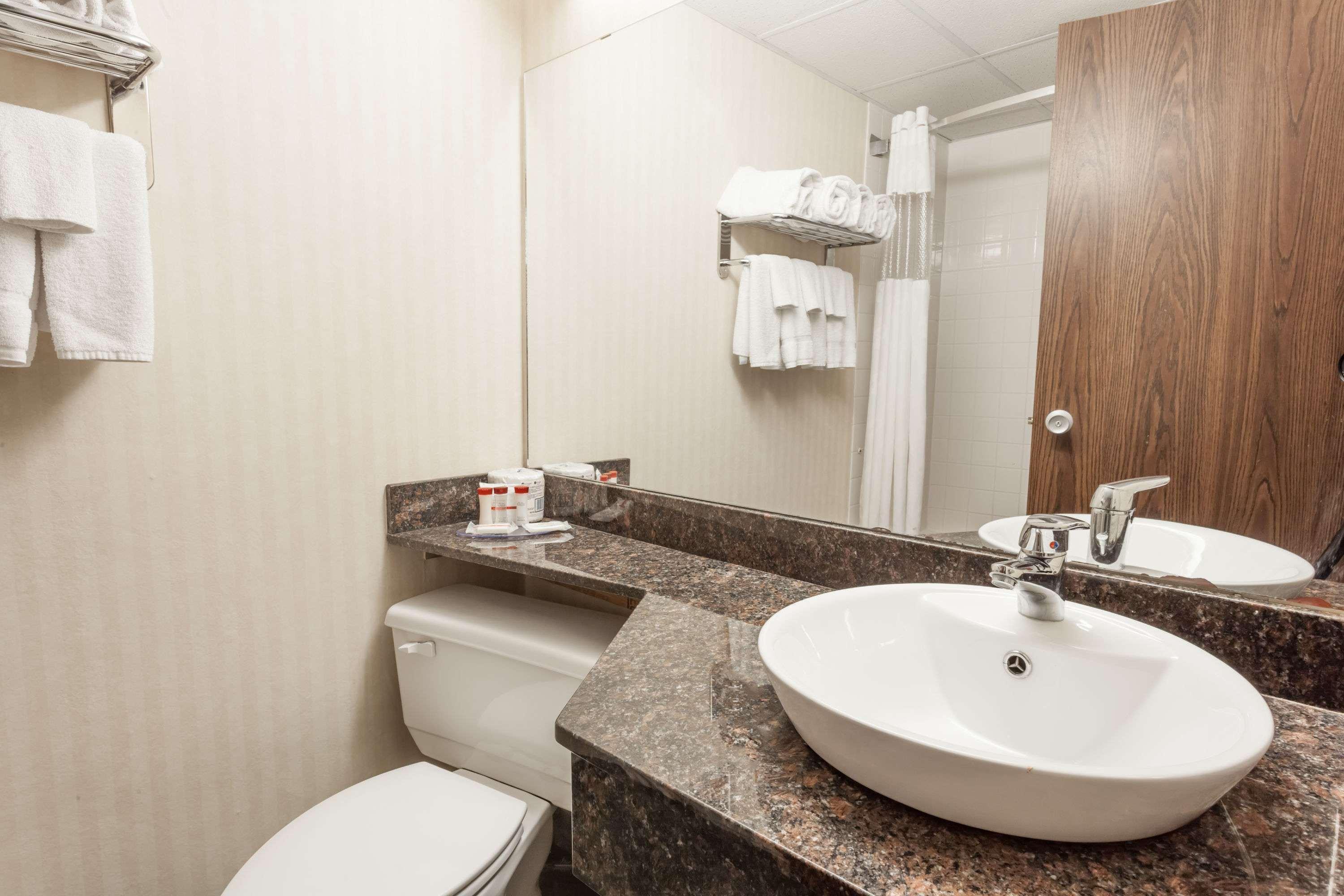 מלון Ramada By Wyndham פרדריקטון מראה חיצוני תמונה
