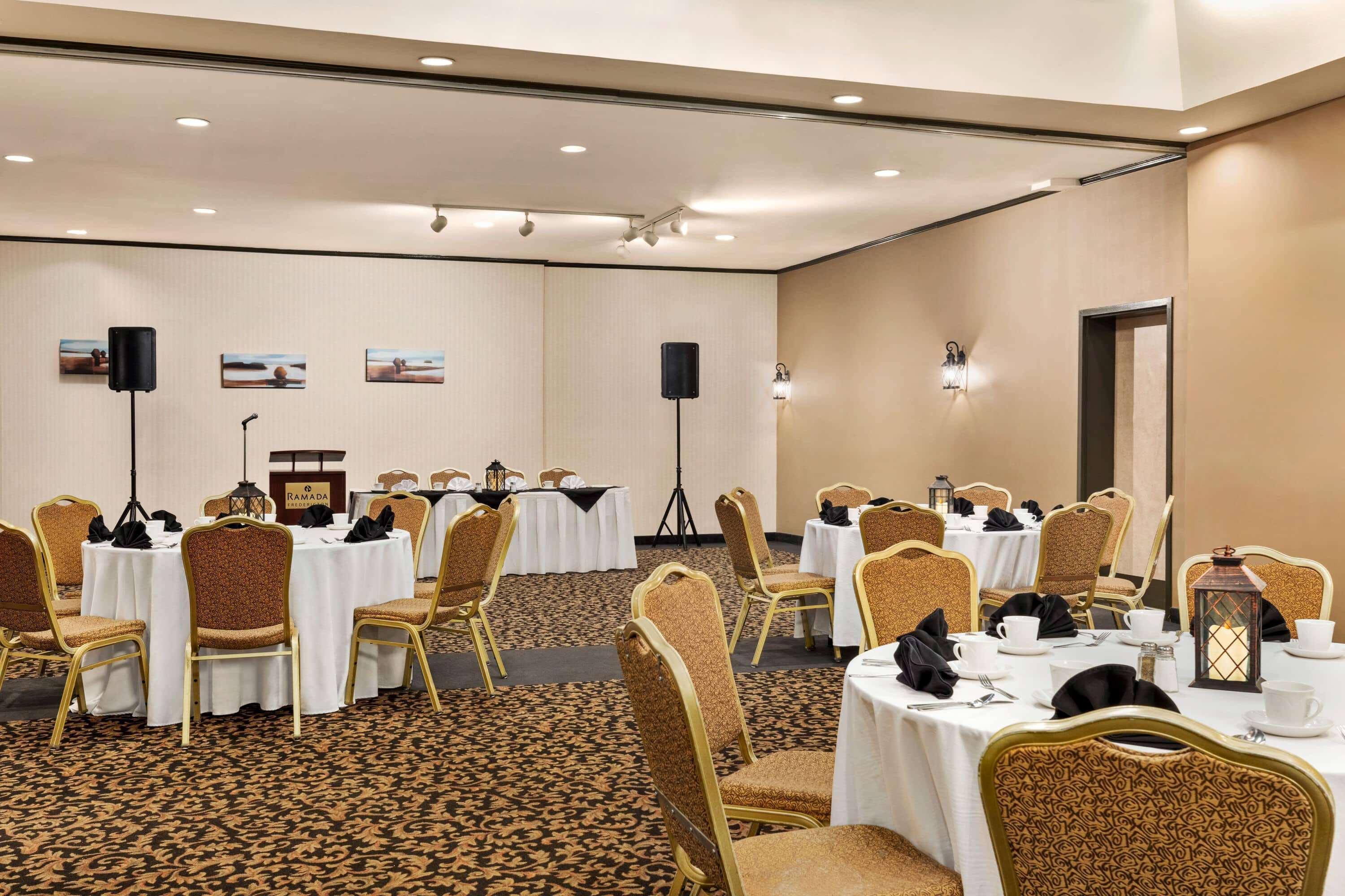 מלון Ramada By Wyndham פרדריקטון מראה חיצוני תמונה
