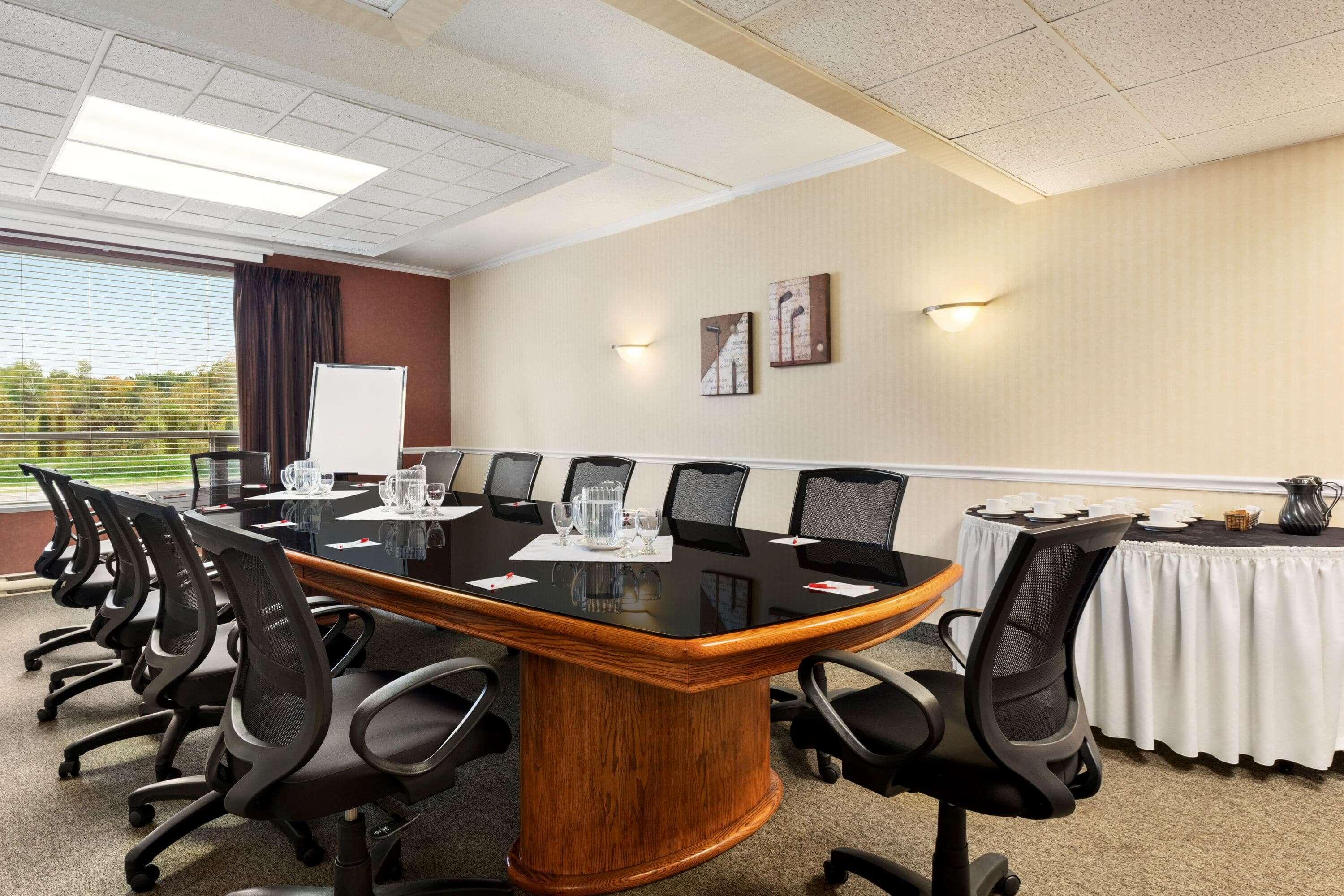 מלון Ramada By Wyndham פרדריקטון מראה חיצוני תמונה