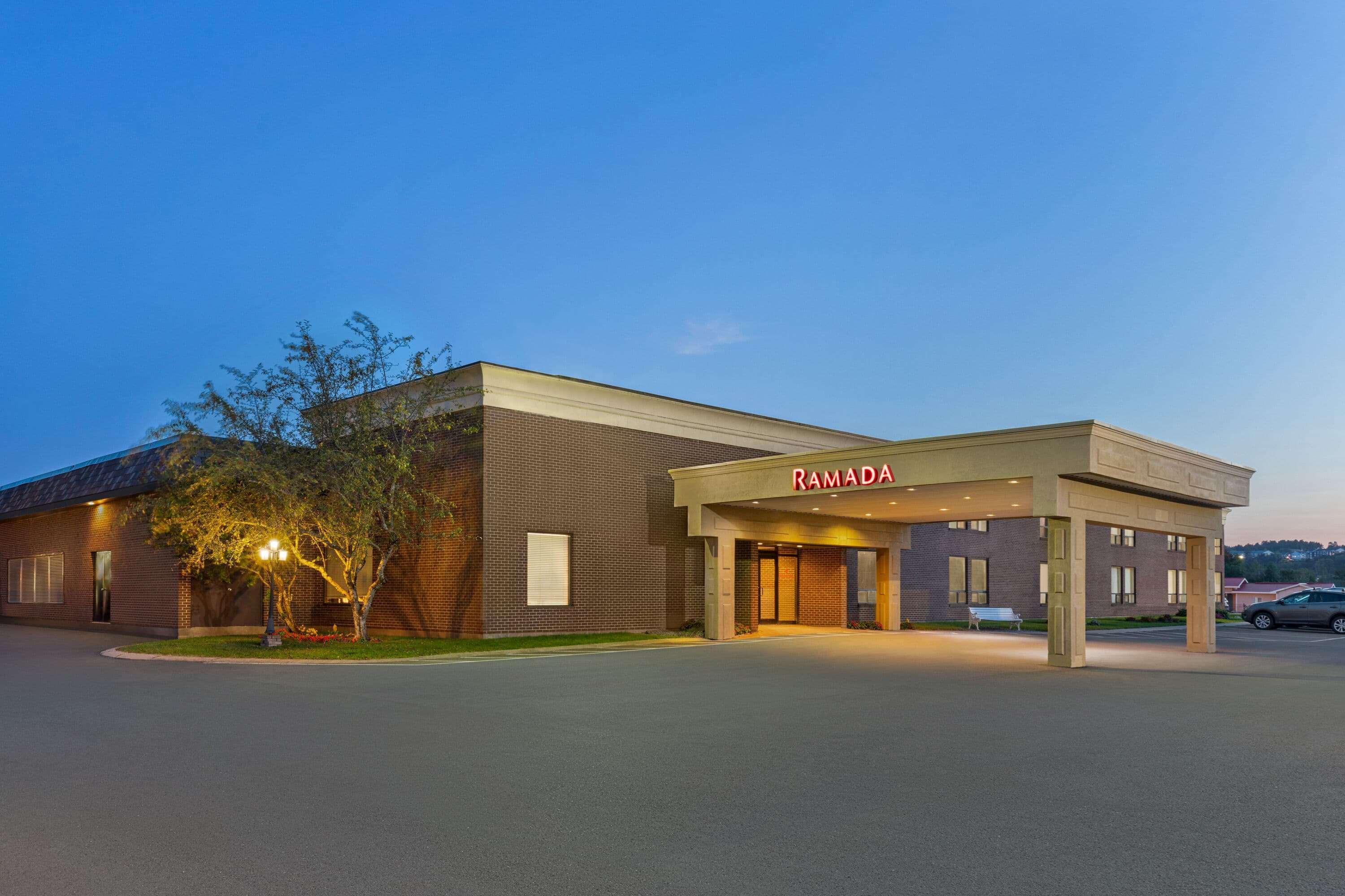 מלון Ramada By Wyndham פרדריקטון מראה חיצוני תמונה