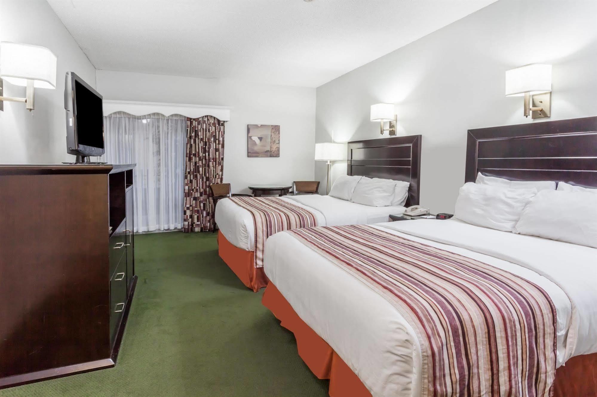 מלון Ramada By Wyndham פרדריקטון מראה חיצוני תמונה